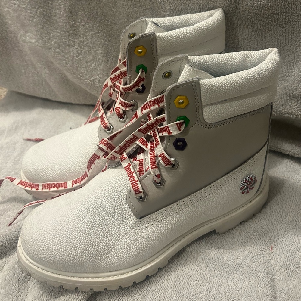 Timberland Women’s Premium 6" White Boots 8.5